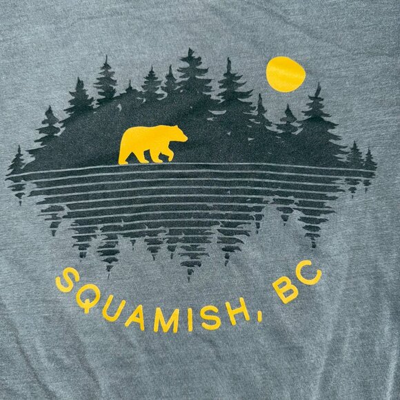 Canada Squamish British Columbia Bear Green Shirt Size Small - Picture 3 of 7